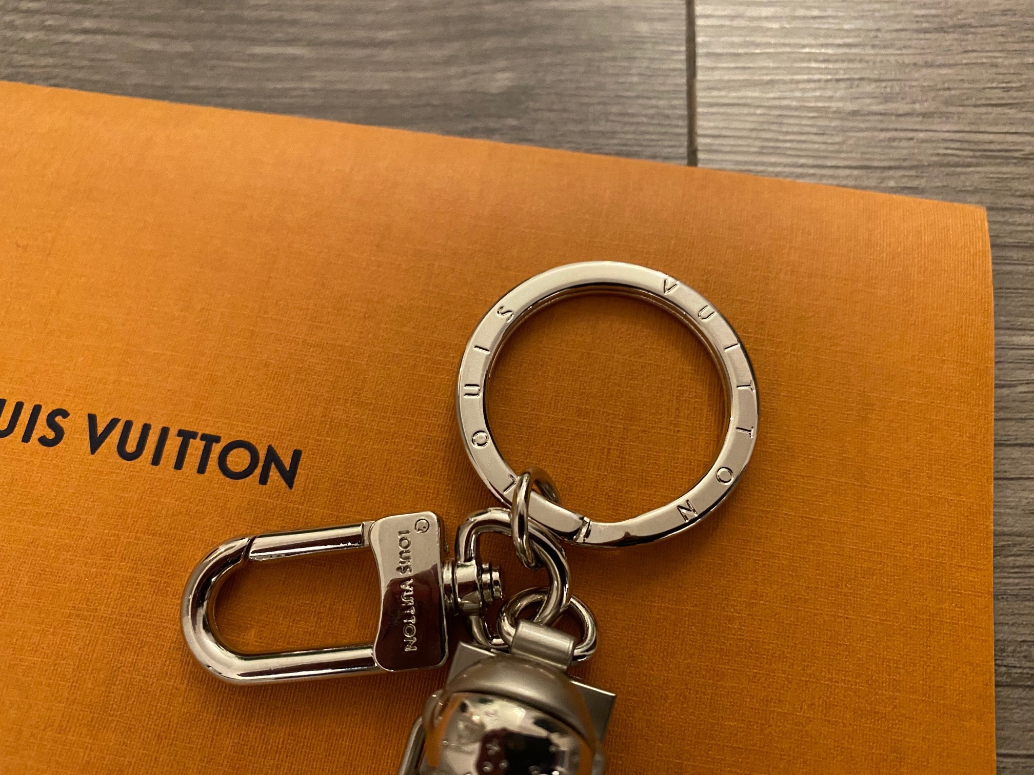 LOUIS VUITTON 2019 Astronaut Key Holder [MP2213]