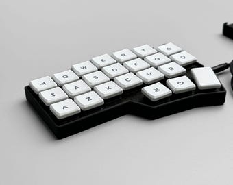 はんだ付け済みCorne v4.1 Choc、3D PLAプリントケース、有線ロー