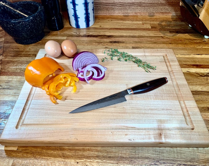 North American Maple Edge Grain Cutting Board with Rubber Feet and Juice Groove