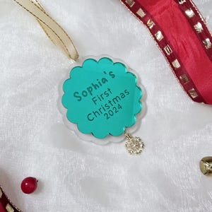 Leuke gepersonaliseerde kerstversiering met sneeuwvlokbedel