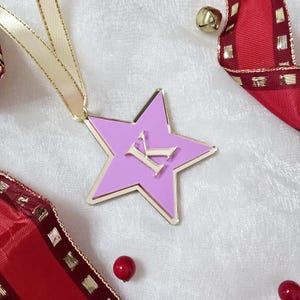 Weihnachtsschmuck mit Stern und Initialen