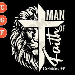 Pode incluir: Design gráfico em preto e branco com a cabeça de um leão e uma cruz atrás. O texto "MAN OF FAITH" está escrito verticalmente na cruz. O texto "I Corinthians 16:13" está escrito abaixo da cruz.