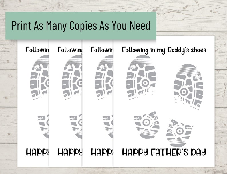 Pu&ograve; includere: Biglietti stampabili per la festa del pap&agrave; con disegni di impronte di scarpe grigie e i testi "Following in my Daddy's shoes" e "Happy Father's Day" su sfondo bianco. I biglietti sono progettati per essere stampati tutte le volte che &egrave; necessario.