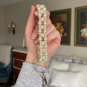 Pulsera de llavero de cuentas de perlas de dos tonos, pulsera hecha a mano, llavero de perlas único, pulsera de llavero personalizado