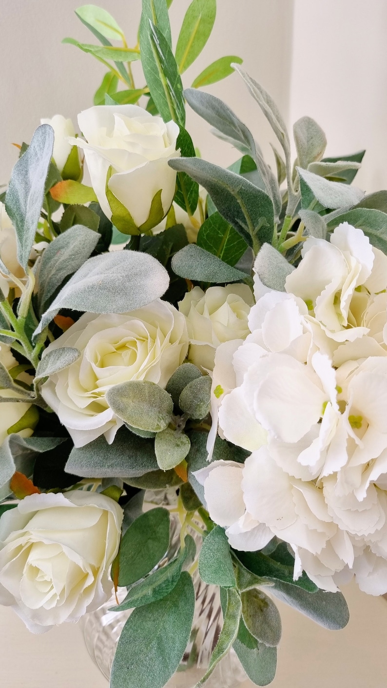 Grand arrangement floral de luxe d'hortensias blancs et de roses en soie, pièce maîtresse, bouquet, arrangement de table image 3
