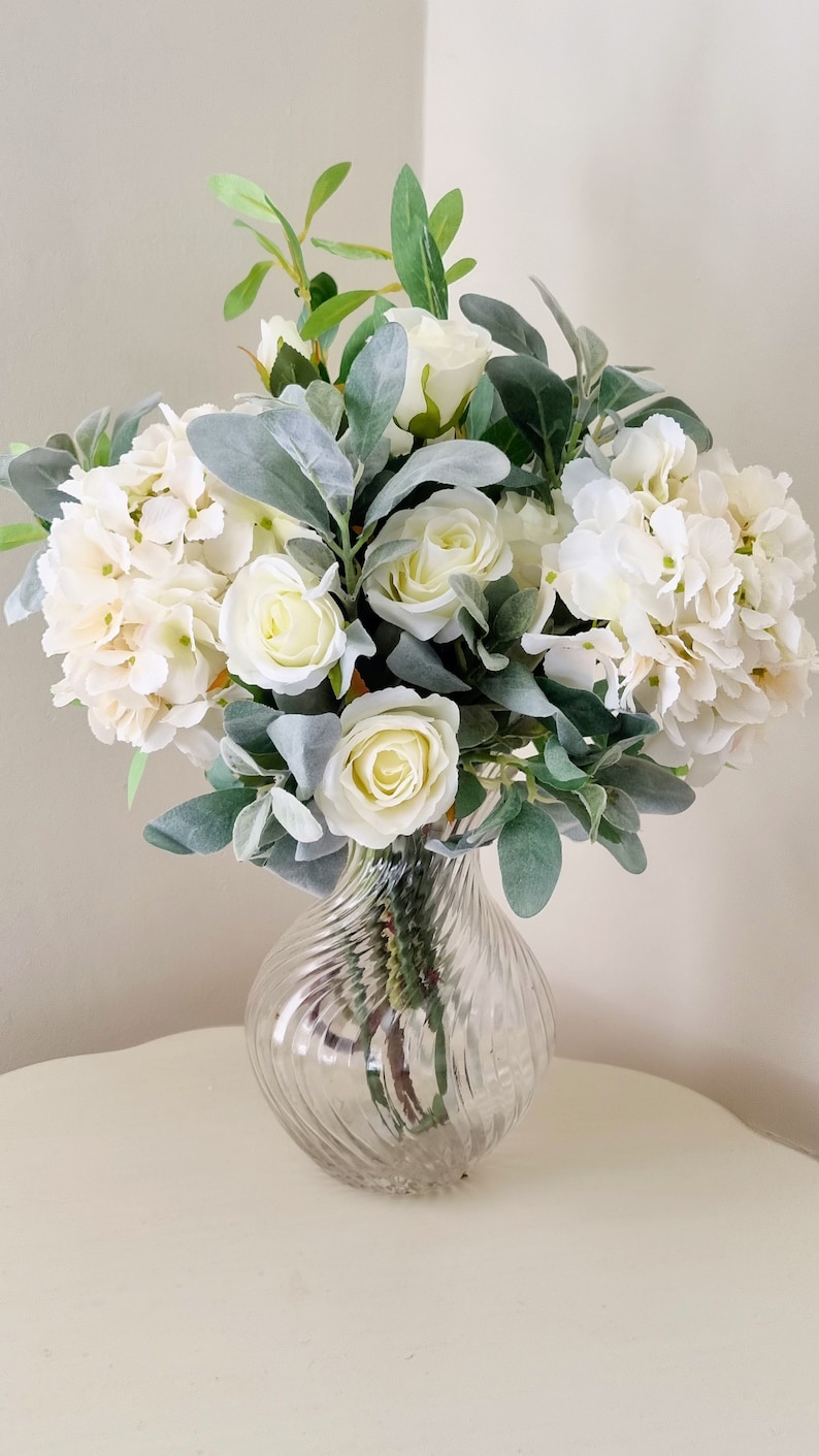 Grand arrangement floral de luxe d'hortensias blancs et de roses en soie, pièce maîtresse, bouquet, arrangement de table image 6