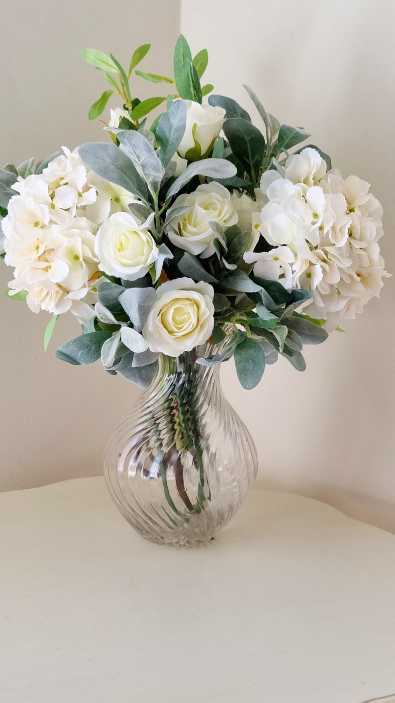 Grand arrangement floral de luxe d'hortensias blancs et de roses en soie, pièce maîtresse, bouquet, arrangement de table image 5