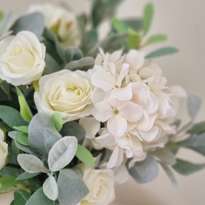 Grand arrangement floral de luxe d'hortensias blancs et de roses en soie, pièce maîtresse, bouquet, arrangement de table image 2