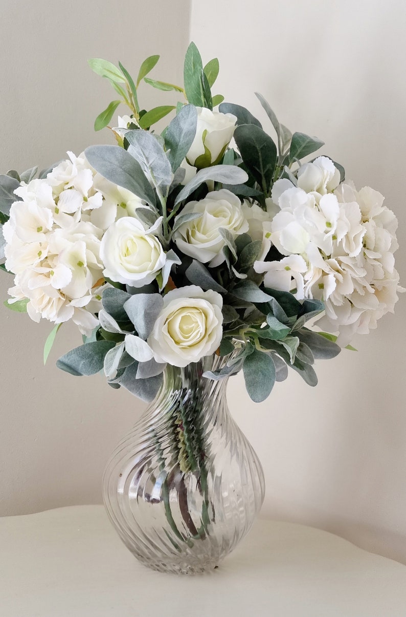 Grand arrangement floral de luxe d'hortensias blancs et de roses en soie, pièce maîtresse, bouquet, arrangement de table image 4