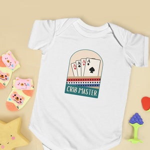 Mono de cribbage para bebé, regalo de cribbage, regalo para bebé jugador de cribbage, regalo para baby shower, regalo para bebé con juego de cartas, regalo para recién nacido, juego de cribbage