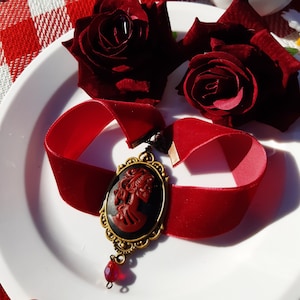 Skull Cameo Cabochon Velvet Choker