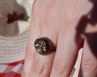 Bee in Amber Honey Ring