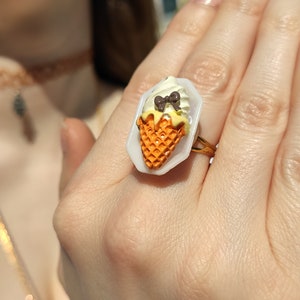 Tiny Dessert Plate Ring