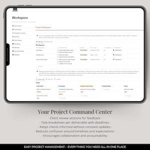 Puede incluir: Un espacio de trabajo digital para la gesti&oacute;n de proyectos con una interfaz colorida. El espacio de trabajo se divide en secciones para el portal del cliente, las tareas y los comentarios. El texto "Your Project Command Center" se muestra en una fuente grande en la parte inferior de la imagen.