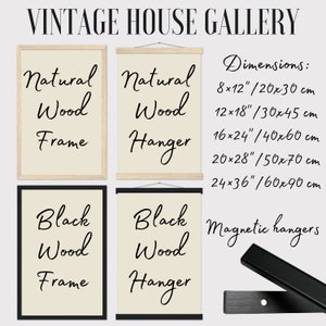 K&ouml;nnte beinhalten: Vier gerahmte Drucke mit dem Text "Natural Wood Frame", "Natural Wood Hanger", "Black Wood Frame" und "Black Wood Hanger". Die Drucke sind in verschiedenen Gr&ouml;&szlig;en erh&auml;ltlich, von 20x30 cm bis 60x90 cm. Das Bild zeigt auch magnetische Aufh&auml;nger.