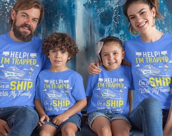 Lustiges Familien Kreuzfahrt T-Shirt: Gefangen auf einem Boot - Urlaubs T-Shirt, Name und Datum