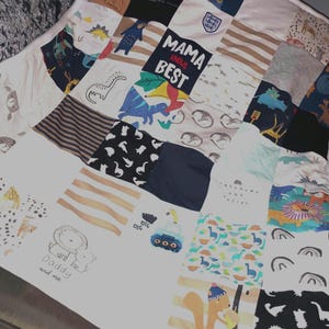 patchworkdekens met geheugen. gemaakt van babykleding of kleding van je dierbaren die niet meer bij ons is.