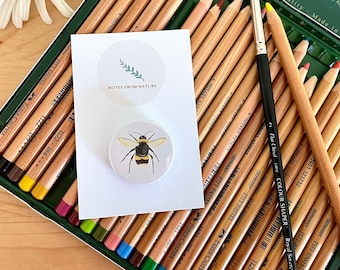 Bumble bee badge, bee pin badge for badge collectors, bee lovers, give to a friend for a gift