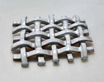 Handwoven Ceramic Glazed Lattice Basket Soap Dish for Bath, Shower, Kitchen, Sink Countertop Home Accessory