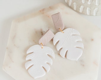 White Monstera Leaf Statement Earrings - CLAY EARRINGS with a boho style - Palm Leaf Earrings - Lightweight and Hypoallergenic - Tropical