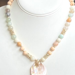 Necklace, Shell Necklace with Aventurine gemstones, Abalone shell pendant, 18k gold toggle, shell jewelry, Statement Necklace, boho style