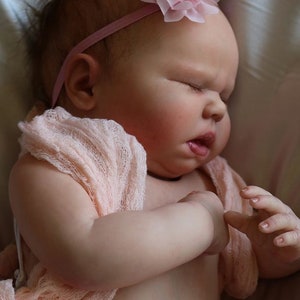 Muñeca renacida Harlow Asleep auténtica de 20.5" de vinilo de Bountiful Baby. Extremidades completas/certificado de autenticidad.