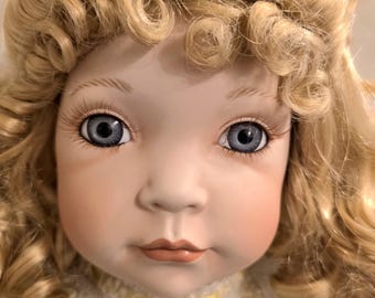 Vintage Porcelain Collectible 25-Inch Doll by William Tang 1995 y Limited Edition: 748/1500 - No COA, no original box