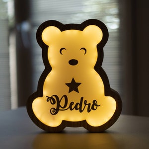Gepersonaliseerde houten lamp in de vorm van een teddybeer met naam, ideaal voor kinderen en baby's, nachtlampje