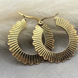 1.25&quot; Anti-Tarnish Gold plated chunky patterned hoop earrings (Hypoallergenic)