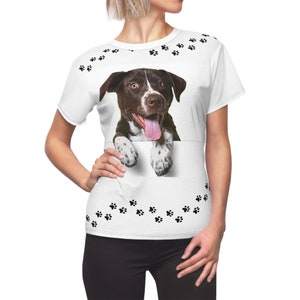 Women&#39;s dog-themed shirt, Cute puppy paw design tee, White short-sleeved dog lover shirt, Love doggie paw print t-shirt