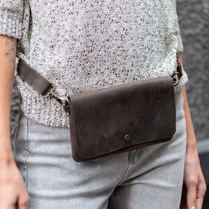 Personalisierte Gürteltasche aus Leder für Frau, Ledergürteltasche, handgefertigte Ledergürteltasche, minimalistische Ledertasche