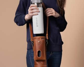 Leather Stanley Quick Flip GO Water Bottle Bag 36 oz, Personalized Water Bottle Carrier Bag with Phone Pocket for Stanley Quick Flip GO