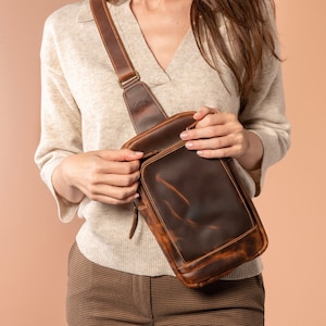 Personalisierte Leder Sling Bag, handgefertigte Brusttasche, Vollnarbenleder Fanny Pack Crossbody Bag
