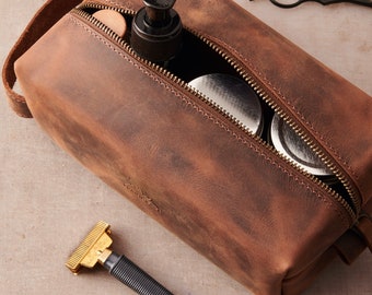Leather Travel Bag for men, Monogrammed Toiletry Bag, Personalized Dopp Kit