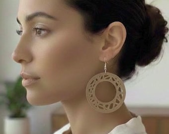 Pendientes circulares ligeros y llamativos / Pendientes colgantes modernos con recortes / Pendientes minimalistas llamativos / Joyería de moda grande y neutra