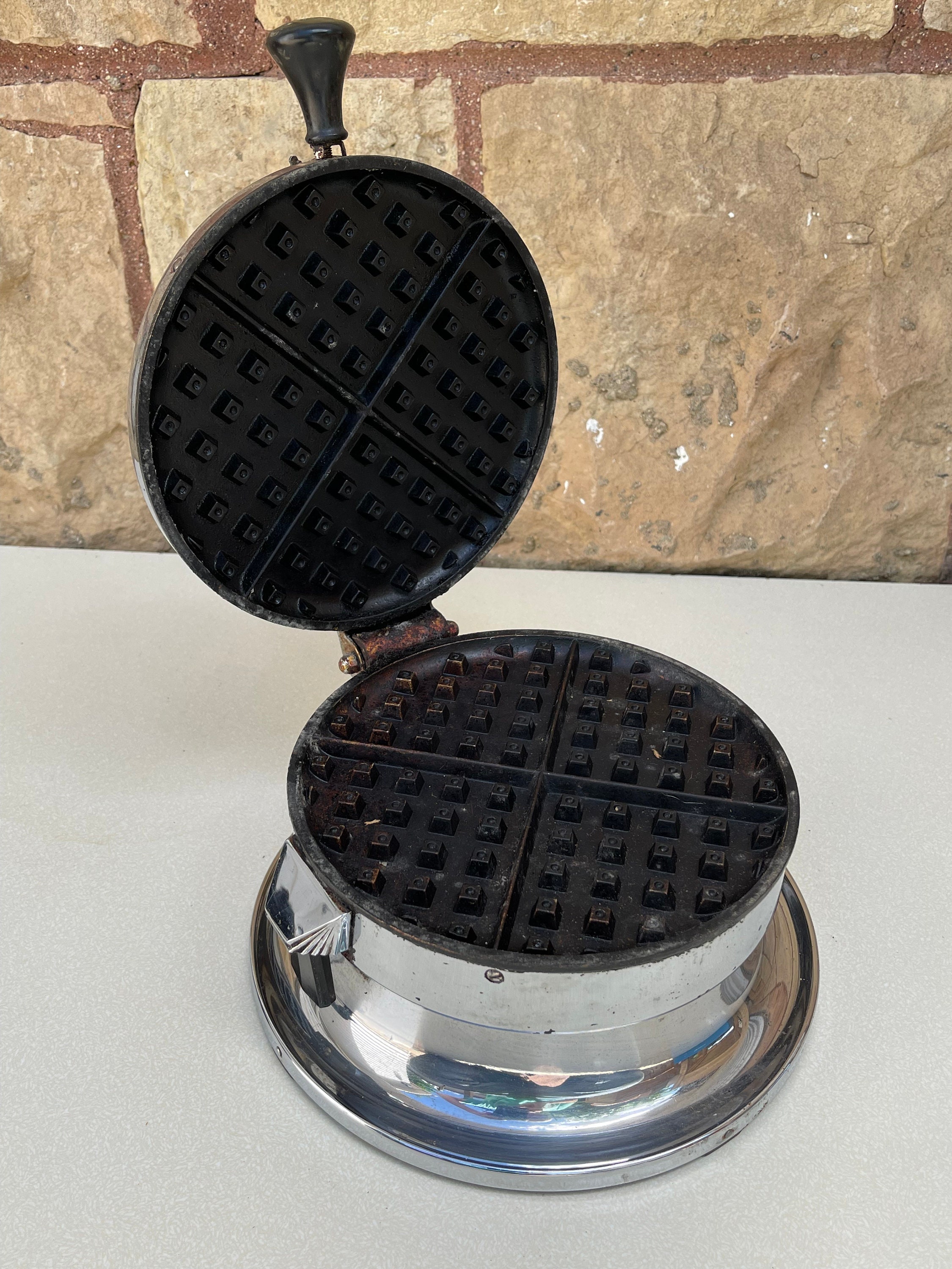 old fashioned waffle maker