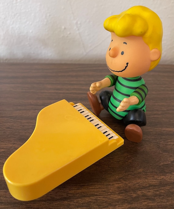 PEANUTS PLAY SET | Schroeder Playing Piano Woodstock