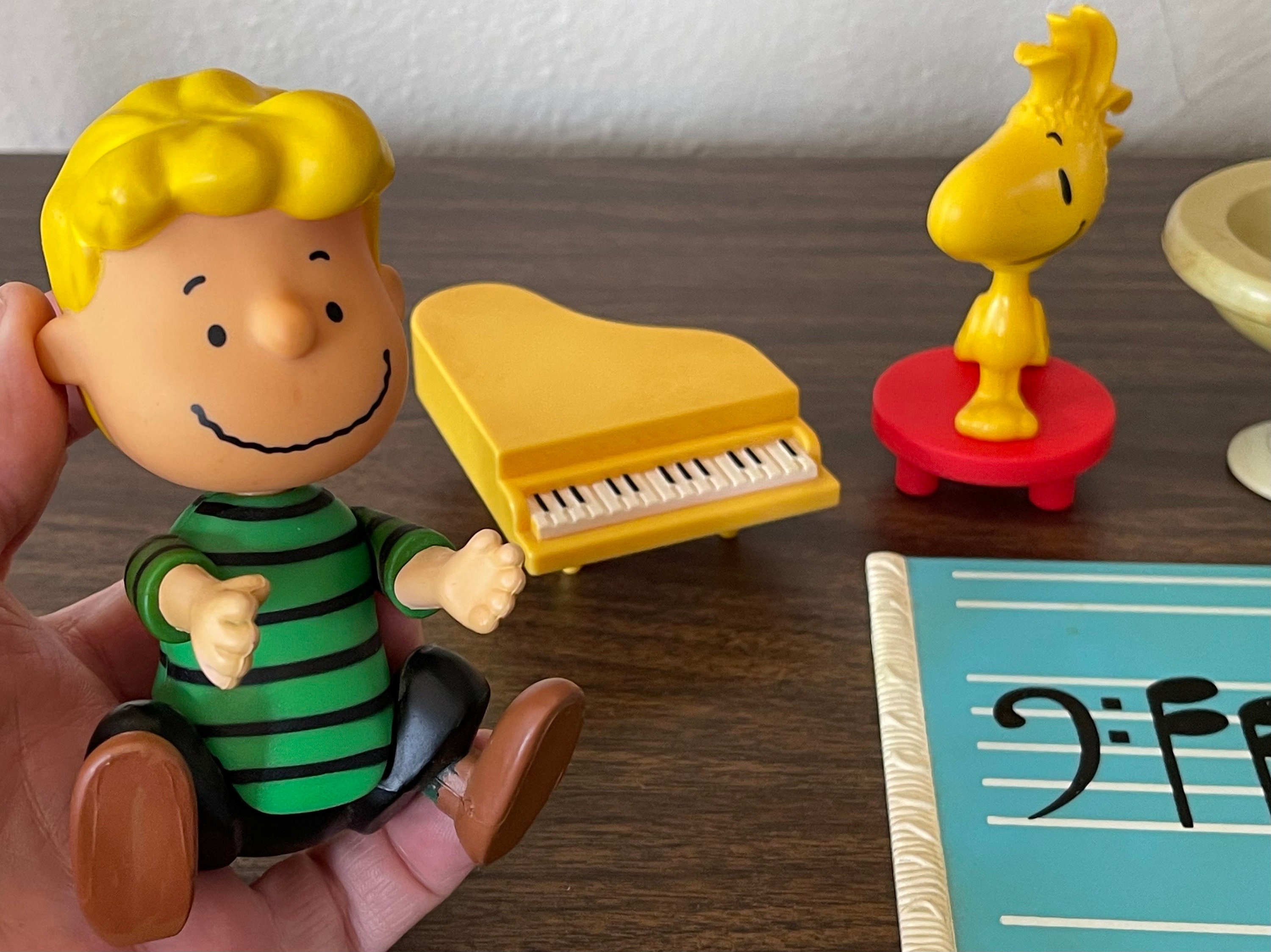 PEANUTS PLAY SET | Schroeder Playing Piano Woodstock