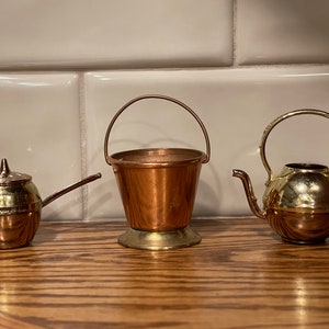 COPPER Miniatures Pail, Handled Pot + Tea Pot; Gold Tea Kettle; Doll sized copper and gold kitchen pots & pail; Kitchen hearth; Dollhouse