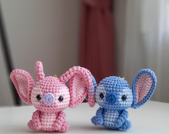 Crochet Blue Alien Keychain – Handmade Amigurumi Kawaii Bag Charm, 6.5cm with Keyring