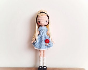 ALICIA. Patrón de muñeca Amigurumi. Muñeca de ganchillo. PDF en inglés.