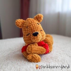 Amigurumi Winnie Snuggler. Crochet Winnie Snuggler. Winnie the Pooh Snuggler. Amigurumi Newborn Gift. Amigurumi Winnie the Pooh.
