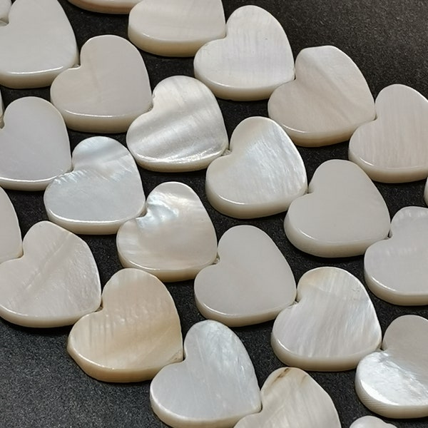 38 perles cœur en coquille de nacre naturelle de 10 mm ,perle de nacre plate