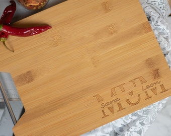 Gift for Mom or Dad | Bamboo cutting board MUM/DAD engraved | Personalized kitchen board | Gift idea for parents | Wooden kitchen decoration
