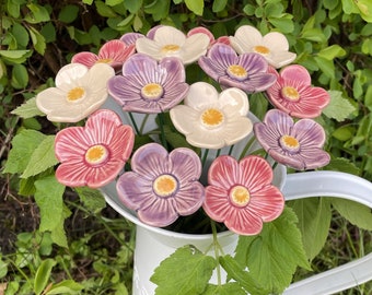 Céramique blanche/violette/rose Bouquet de 14 fleurs, pièce maîtresse florale de fleurs en céramique faites à la main, bouquets véritables