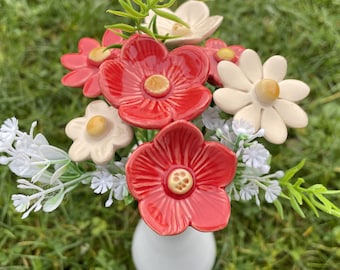 Rot-weißer Keramikblumenstrauß, Weiß, roter Blumenstrauß -, florales Herzstück aus handgefertigten Keramikblumen, Geschenken und echten Touch-Blumensträußen