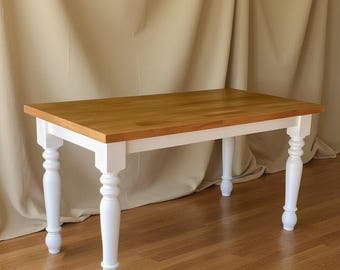 Handcrafted Oak Nut Farmhouse Dining Table: Two-Tone Solid Wood