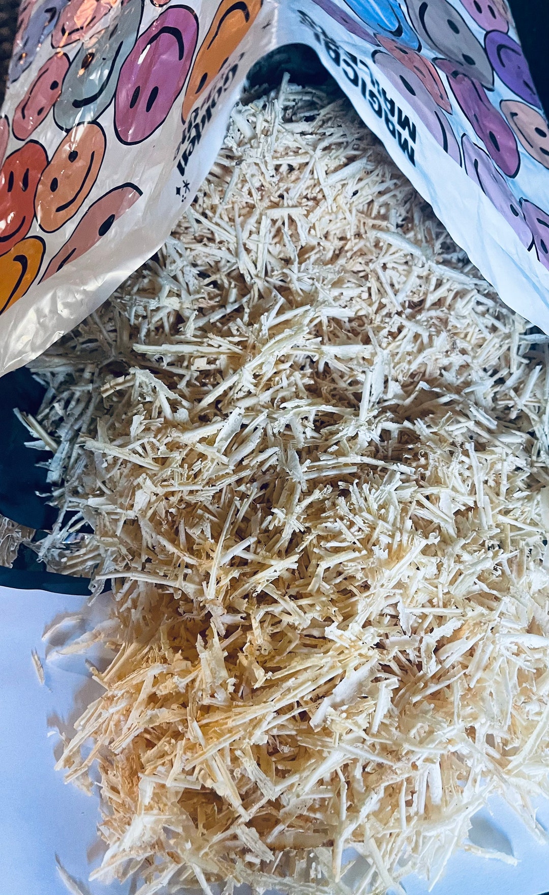 1 Pound of Kiln Dried Pine Shavings. Makes Wonderful Bedding for Your