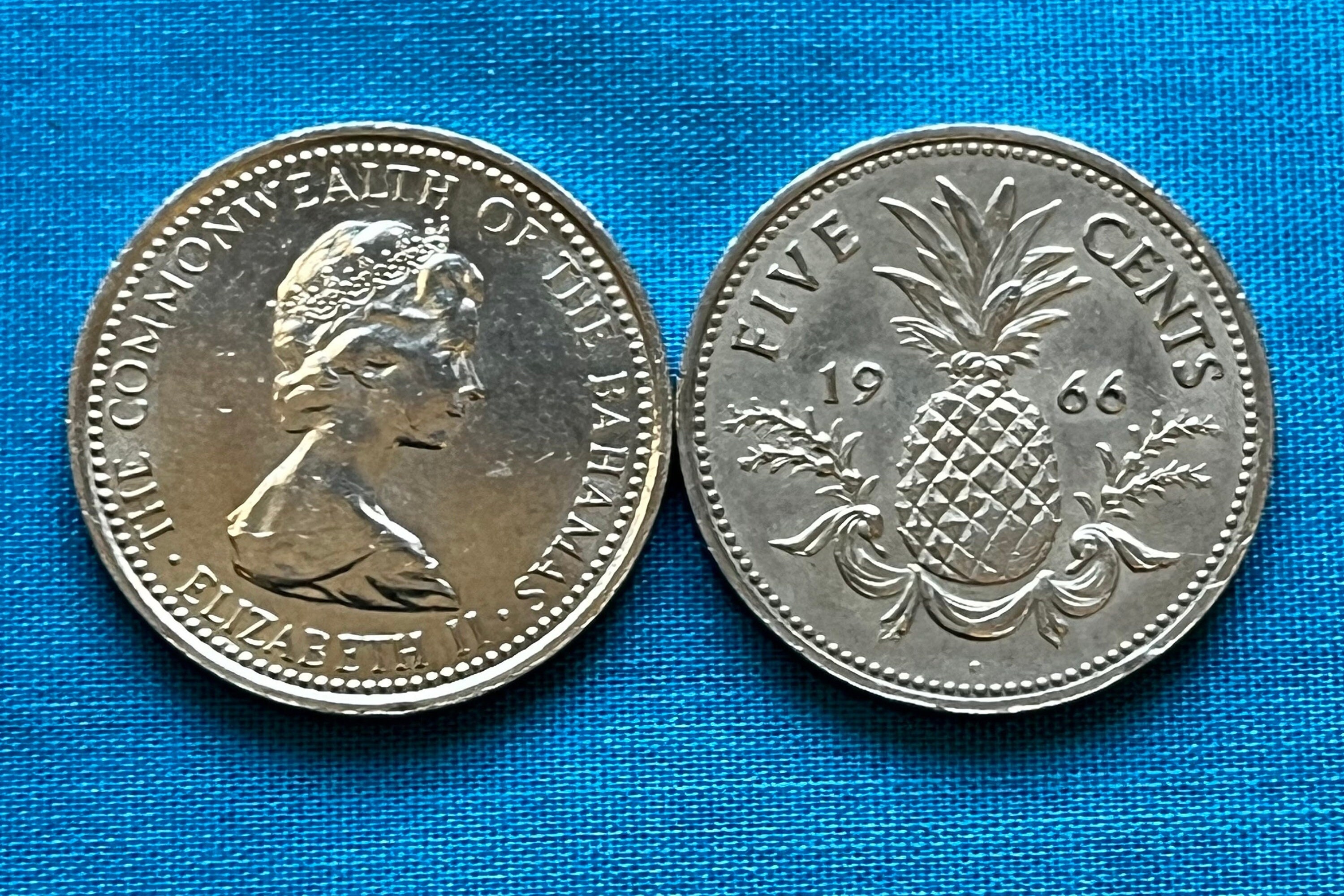 Vintage 1960s-1970s Queen Elizabeth II Bahama Islands 5 Cent