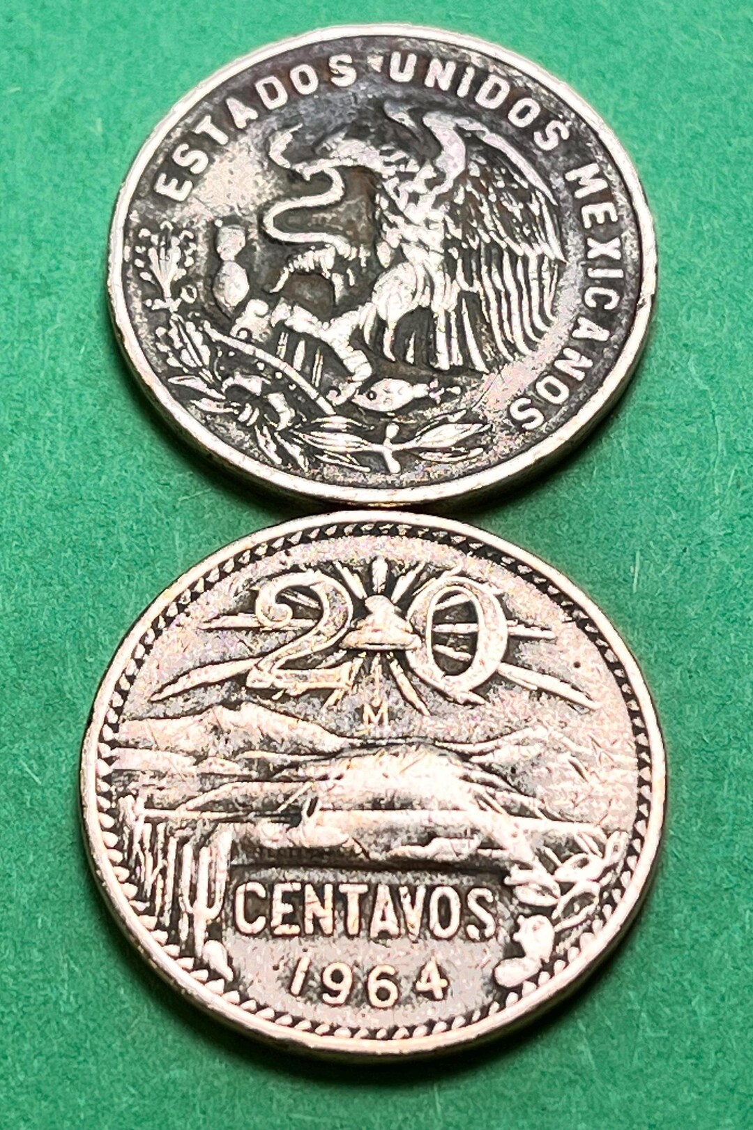 ONE Vintage MEXICAN 20 Centavos Bronze Coin (1955-1971) Featuring